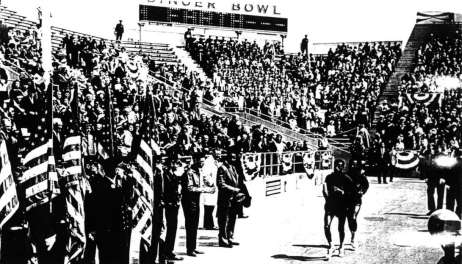 Abebe Bikila & Mamo Wolde Arrive in Singer Bowl